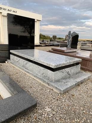 nagrobek granitowy viscount white Nagrobki granitowe – Trwałe i eleganckie nagrobki | Czyczerski-Granit Strzegom