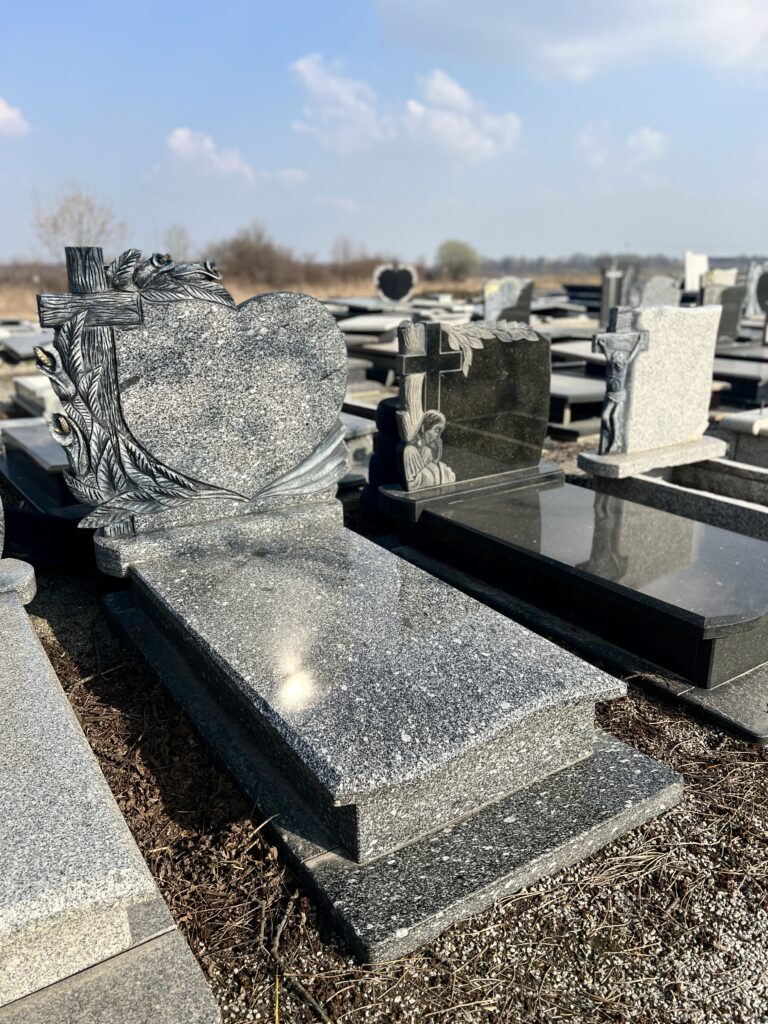 nagrobek granitowy kosmin rzezbiona tablica krzyz nagrobek granitowy kosmin rzezbiona tablica krzyz